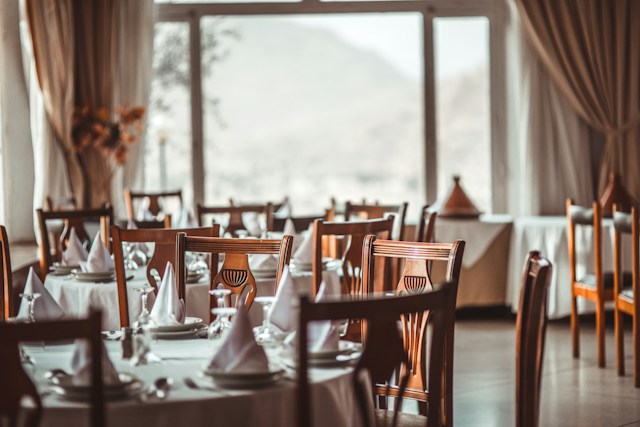 What Makes a Chinese Restaurant Suitable for Hosting Elderly Family Members